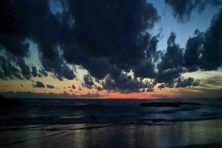 Sunset on Birubi, 2/40 Ocean Ave – pet friendly, air con, water views, WIFI and outdoor spa
