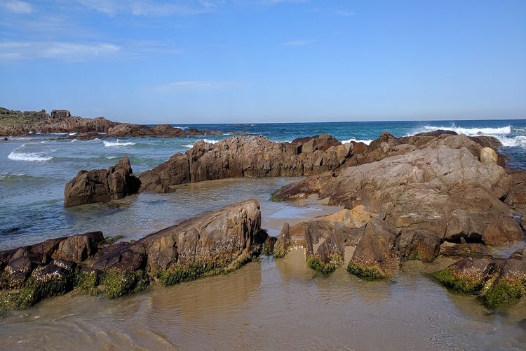 Sunset on Birubi, 2/40 Ocean Ave – pet friendly, air con, water views, WIFI and outdoor spa