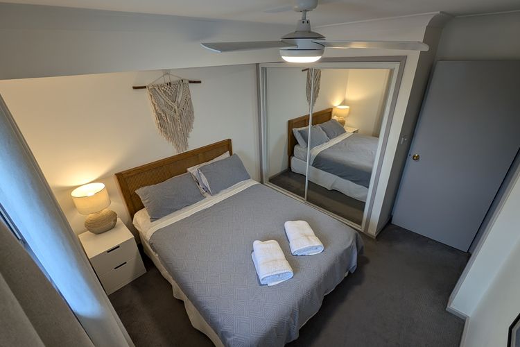 Sunset on Birubi, 2/40 Ocean Ave – pet friendly, air con, water views, WIFI and outdoor spa