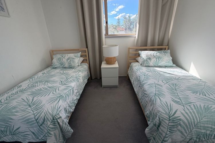 Sunset on Birubi, 2/40 Ocean Ave – pet friendly, air con, water views, WIFI and outdoor spa