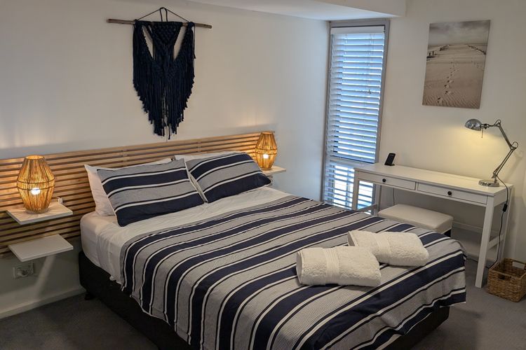 Sunset on Birubi, 2/40 Ocean Ave – pet friendly, air con, water views, WIFI and outdoor spa
