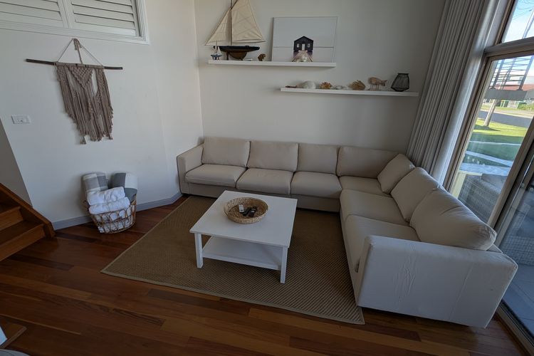 Sunset on Birubi, 2/40 Ocean Ave – pet friendly, air con, water views, WIFI and outdoor spa