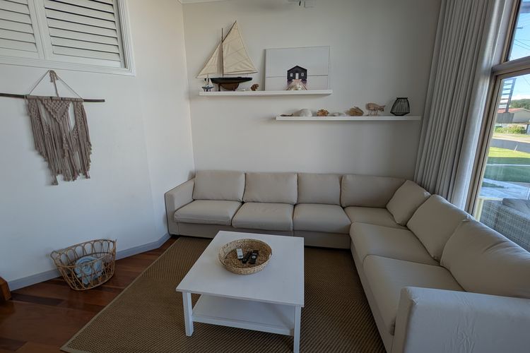 Sunset on Birubi, 2/40 Ocean Ave – pet friendly, air con, water views, WIFI and outdoor spa