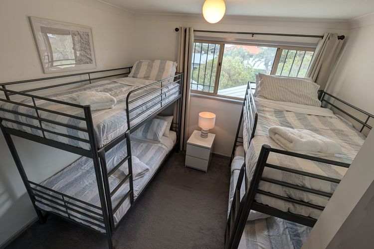 Sunset on Birubi, 2/40 Ocean Ave – pet friendly, air con, water views, WIFI and outdoor spa