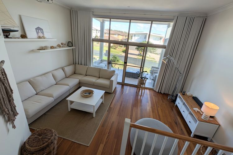Sunset on Birubi, 2/40 Ocean Ave – pet friendly, air con, water views, WIFI and outdoor spa