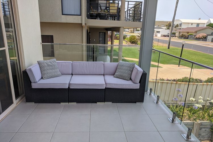 Sunset on Birubi, 2/40 Ocean Ave – pet friendly, air con, water views, WIFI and outdoor spa