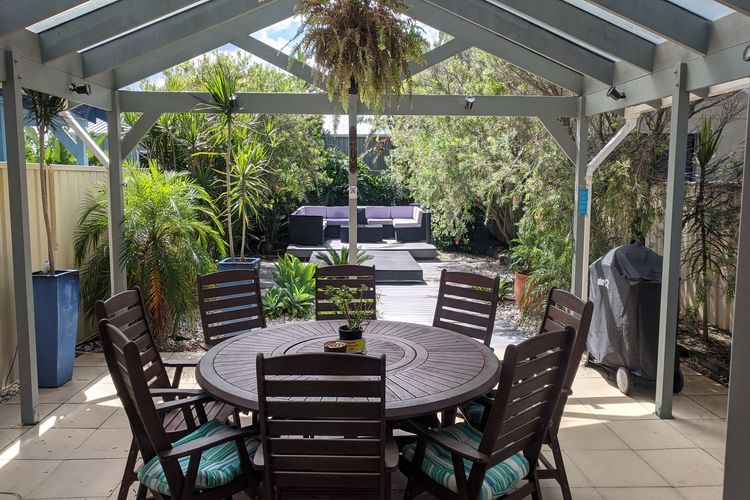 Sunset on Birubi, 2/40 Ocean Ave – pet friendly, air con, water views, WIFI and outdoor spa