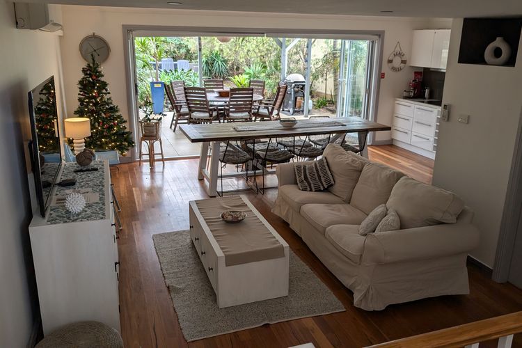 Sunset on Birubi, 2/40 Ocean Ave – pet friendly, air con, water views, WIFI and outdoor spa