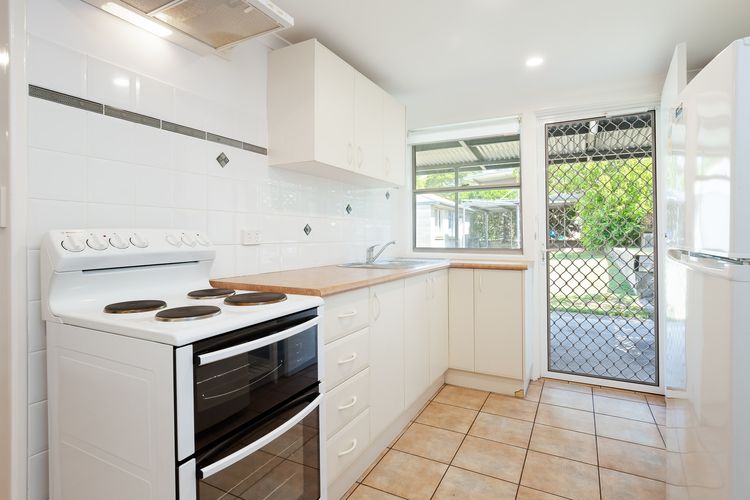The Norburn, 3 Norburn Avenue – aircon, wifi, boat parking, close to water & clubs