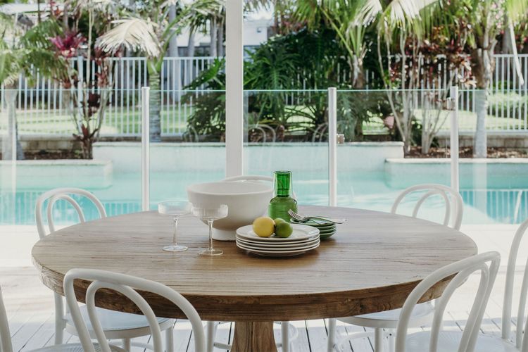 The Beach House, 25 Tomaree Road – fantastic house with pool, linen