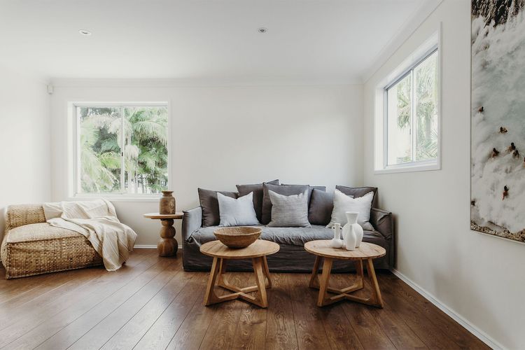 The Beach House, 25 Tomaree Road – fantastic house with pool, linen