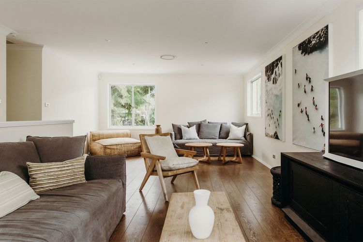 The Beach House, 25 Tomaree Road – fantastic house with pool, linen