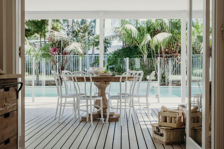 The Beach House, 25 Tomaree Road – fantastic house with pool, linen