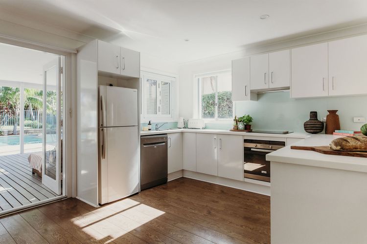 The Beach House, 25 Tomaree Road – fantastic house with pool, linen