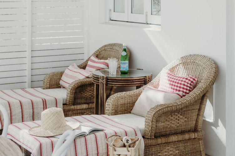 The Beach House, 25 Tomaree Road – fantastic house with pool, linen