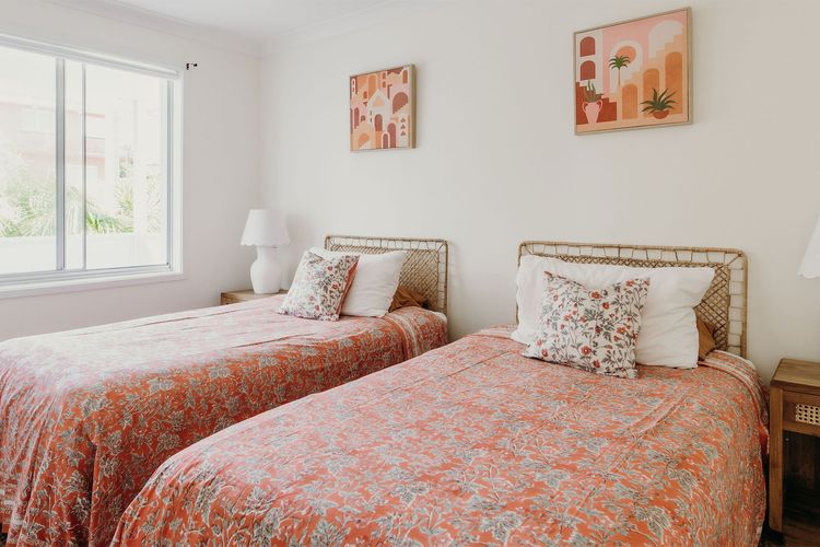 The Beach House, 25 Tomaree Road – fantastic house with pool, linen