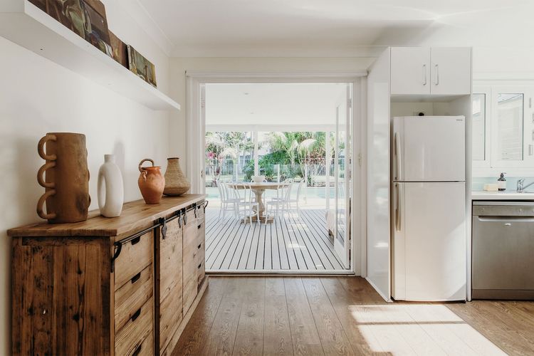 The Beach House, 25 Tomaree Road – fantastic house with pool, linen