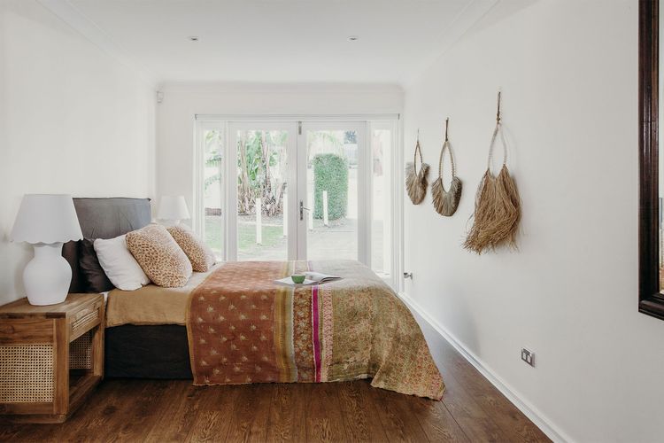 The Beach House, 25 Tomaree Road – fantastic house with pool, linen