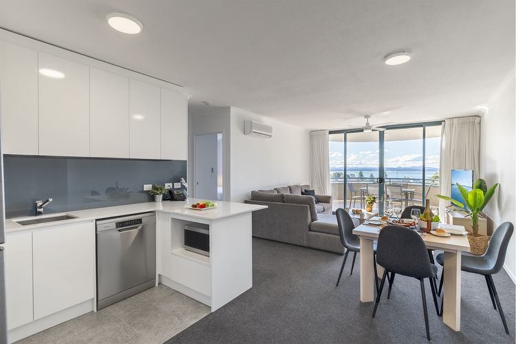 The Landmark, 211/61B Dowling Street – Resort Style holiday with pool, games room & restaurant