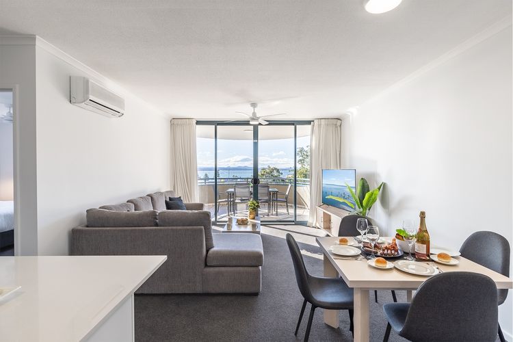 The Landmark, 211/61B Dowling Street – Resort Style holiday with pool, games room & restaurant