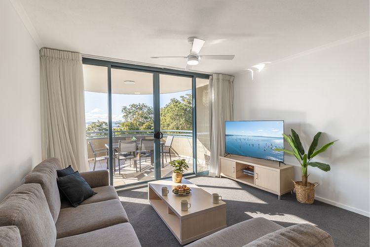 The Landmark, 211/61B Dowling Street – Resort Style holiday with pool, games room & restaurant