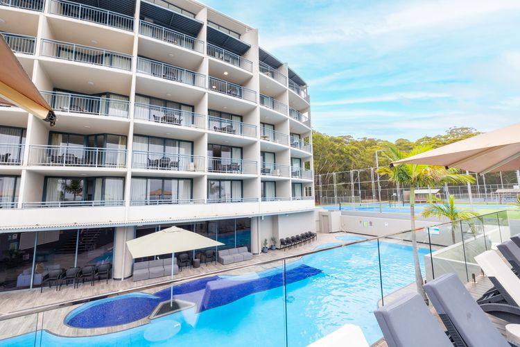The Landmark, 211/61B Dowling Street – Resort Style holiday with pool, games room & restaurant