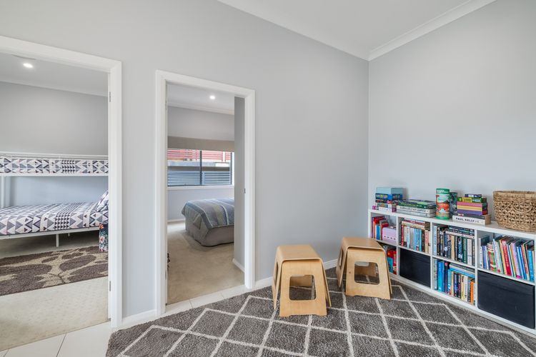 Vista, 16 Vista Avenue – huge house with water views & ducted air conditioning