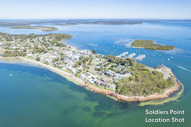 Vista, 16 Vista Avenue – huge house with water views & ducted air conditioning