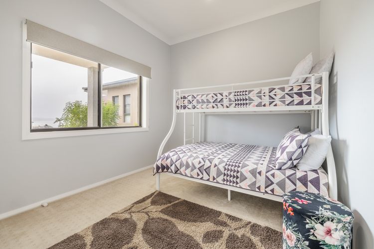 Vista, 16 Vista Avenue – huge house with water views & ducted air conditioning