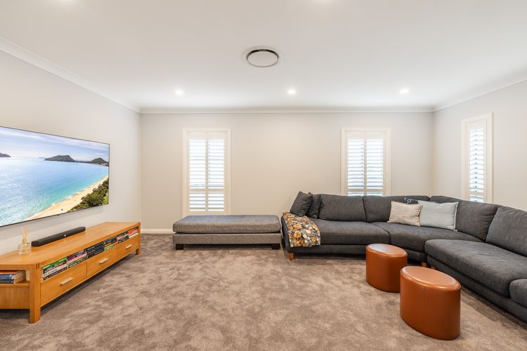Vista, 16 Vista Avenue – huge house with water views & ducted air conditioning