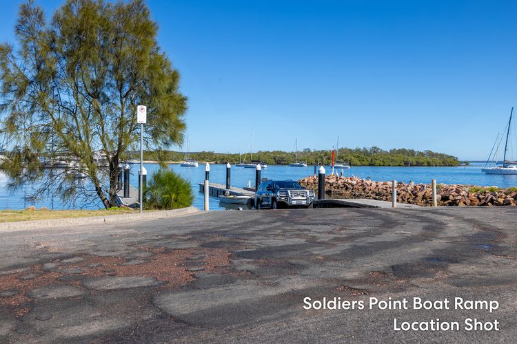 Vista, 16 Vista Avenue – huge house with water views & ducted air conditioning