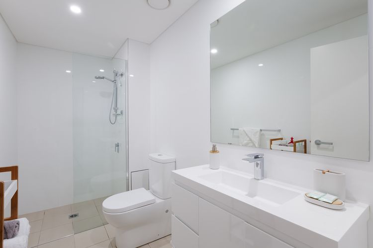 The Shoal, 104/6-8 Bullecourt Street – linen included & under 200m to beach