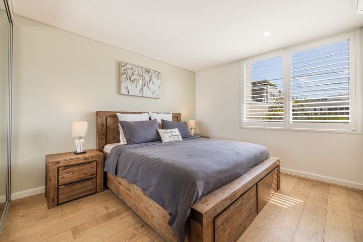 The Shoal, 104/6-8 Bullecourt Street – linen included & under 200m to beach