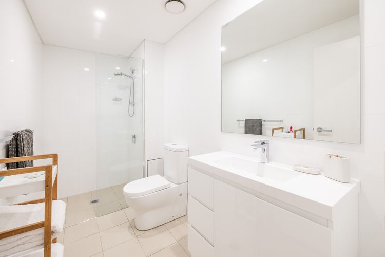 The Shoal, 104/6-8 Bullecourt Street – linen included & under 200m to beach