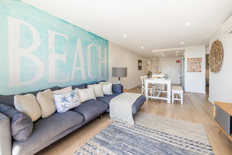 The Shoal, 104/6-8 Bullecourt Street – linen included & under 200m to beach