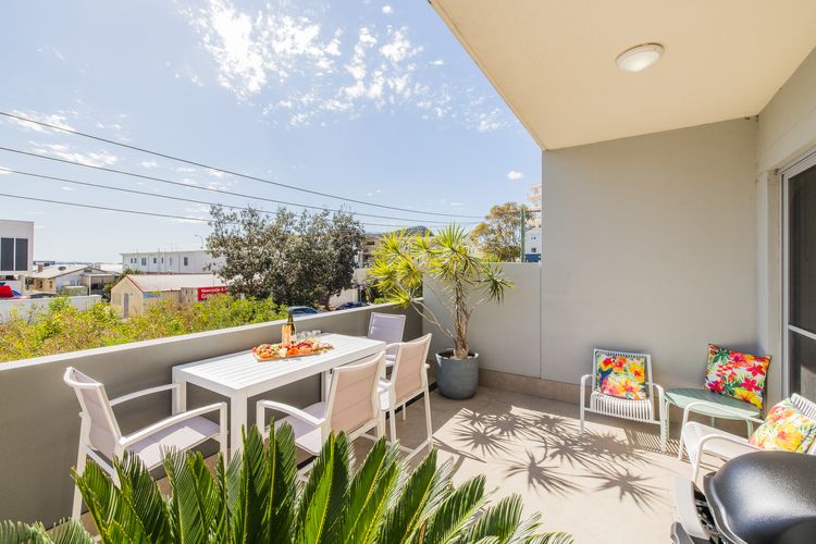 The Shoal, 104/6-8 Bullecourt Street – linen included & under 200m to beach