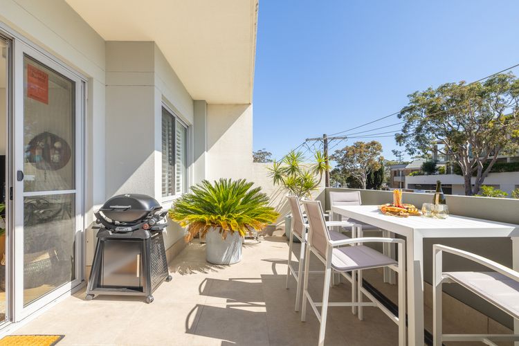 The Shoal, 104/6-8 Bullecourt Street – linen included & under 200m to beach
