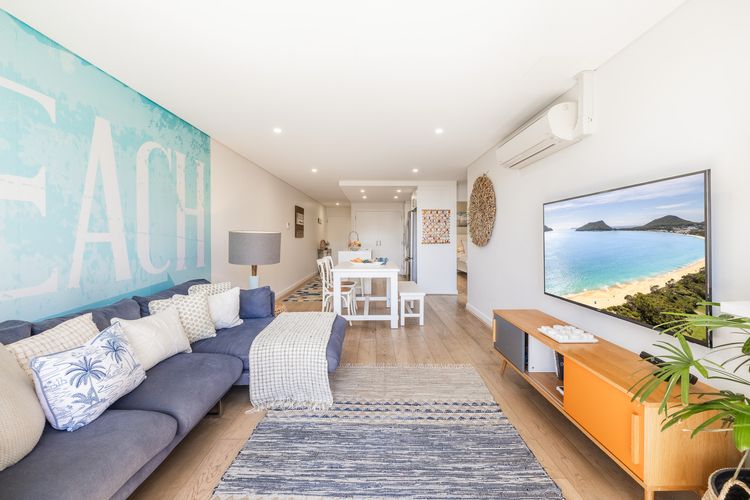 The Shoal, 104/6-8 Bullecourt Street – linen included & under 200m to beach