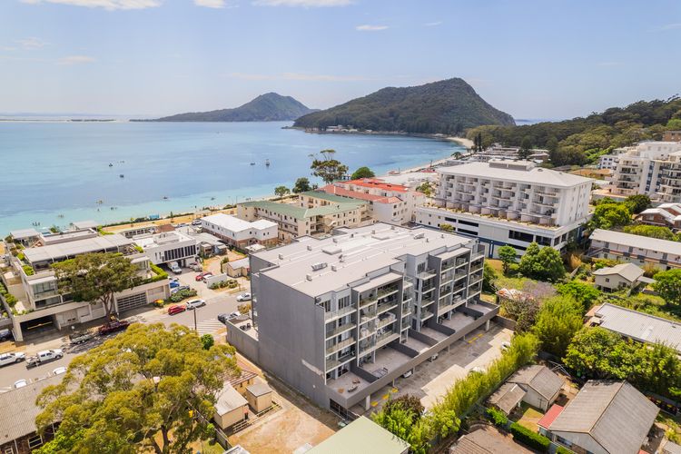The Shoal, 104/6-8 Bullecourt Street – linen included & under 200m to beach