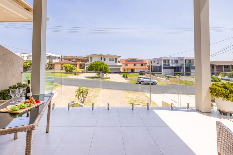 Walk on Birubi, 1/40 Ocean Ave – WIFI, Boat Parking & Water Views