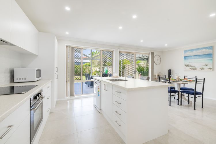 Walk on Birubi, 1/40 Ocean Ave – WIFI, Boat Parking & Water Views