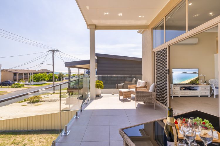 Walk on Birubi, 1/40 Ocean Ave – WIFI, Boat Parking & Water Views