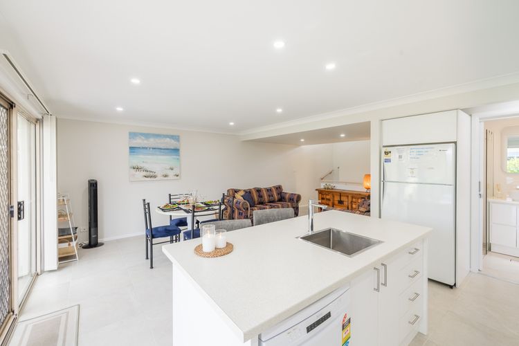 Walk on Birubi, 1/40 Ocean Ave – WIFI, Boat Parking & Water Views