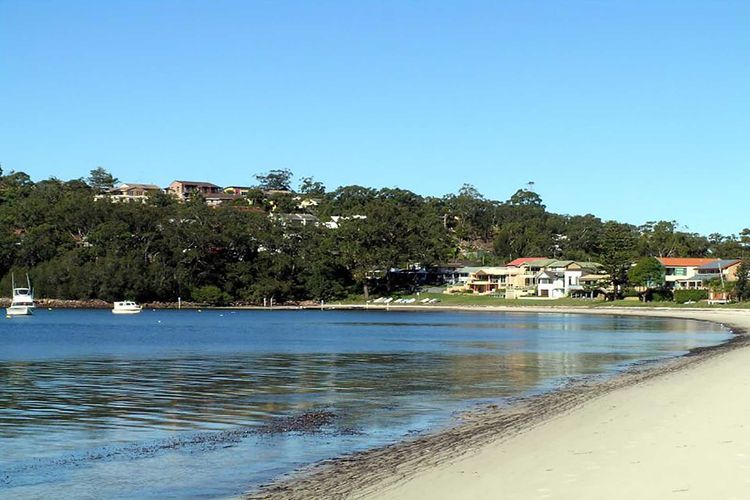 Wanda Magic, 19 Randall Drive – beautiful water front house