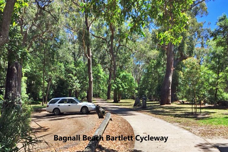 Away @ Nelson Bay, 29 Wollomi Ave – Spacious family home with water views, pet friendly, WIFI & aircon