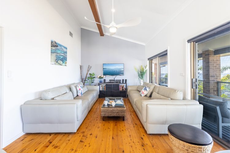Away @ Nelson Bay, 29 Wollomi Ave – Spacious family home with water views, pet friendly, WIFI & aircon
