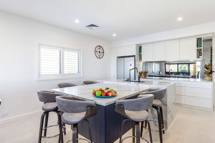 Away @ Nelson Bay, 29 Wollomi Ave – Spacious family home with water views, pet friendly, WIFI & aircon