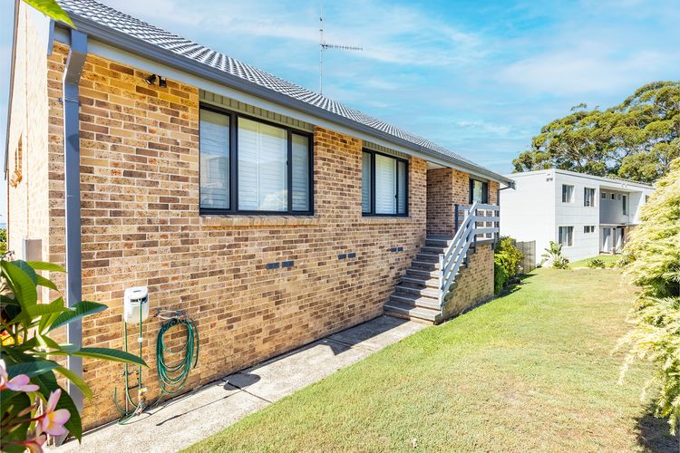 Away @ Nelson Bay, 29 Wollomi Ave – Spacious family home with water views, pet friendly, WIFI & aircon