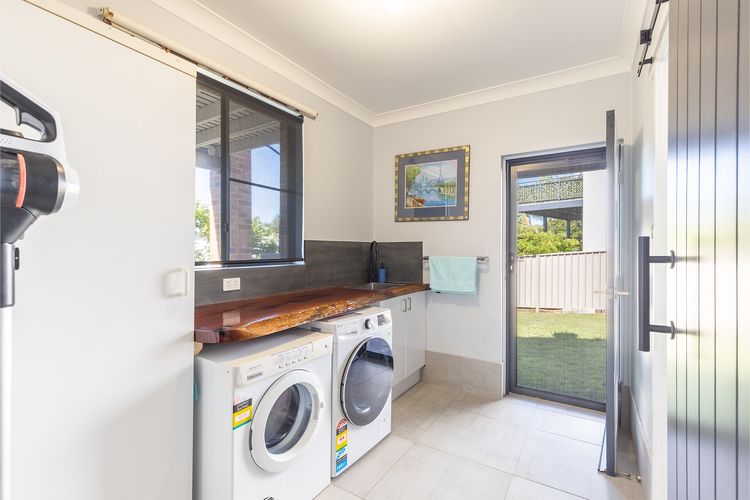 Away @ Nelson Bay, 29 Wollomi Ave – Spacious family home with water views, pet friendly, WIFI & aircon