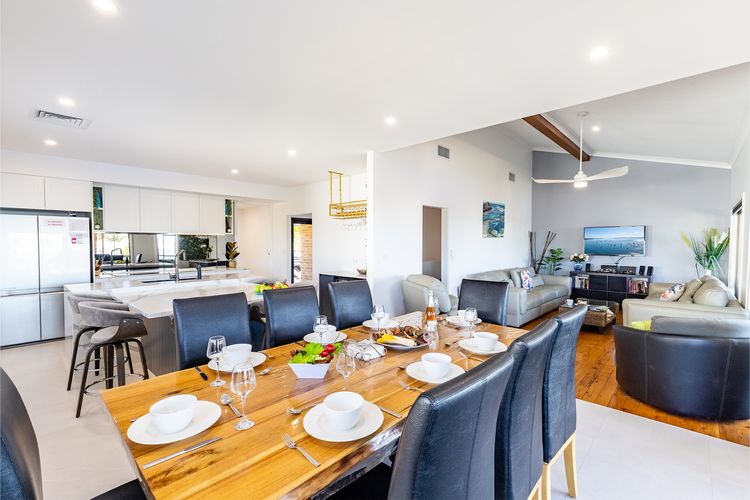 Away @ Nelson Bay, 29 Wollomi Ave – Spacious family home with water views, pet friendly, WIFI & aircon